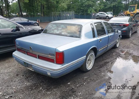 1995 Lincoln Town Car Executive z USA, uszkodzony, nr VIN 1LNLM81W9SY676031